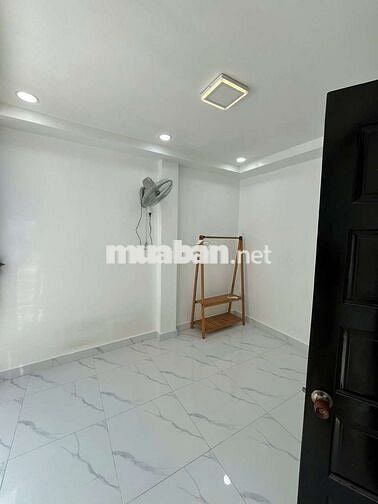 Cho thuê phòng Lầu 1. Đường Huỳnh Văn Bánh, Phường 11.Quận Phú Nhuận 