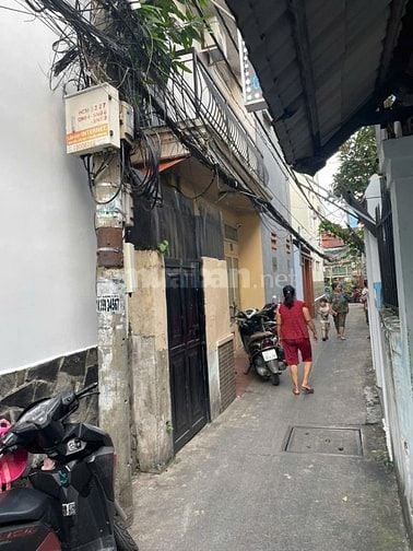 Nhà không nằm trong huy hoạch. Tương lai mở đường sẽ lòi ra mặt tiền. 