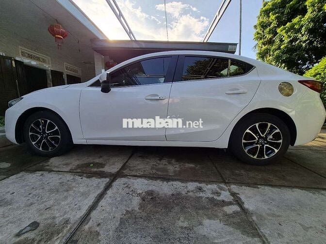 Mazda Mazda 3 Luxury Trắng Xăng 5 chỗ