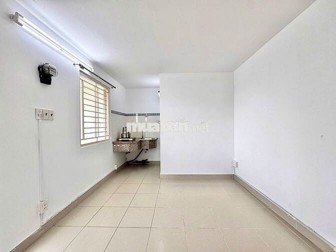 STUDIO BAN CÔNG RỘNG - FULL TIỆN NGHI NGAY ĐH VĂN LANG