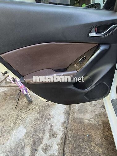 Mazda Mazda 3 Luxury Trắng Xăng 5 chỗ