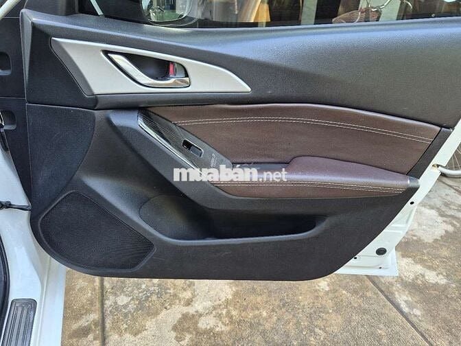 Mazda Mazda 3 Luxury Trắng Xăng 5 chỗ