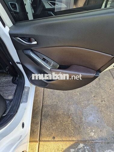 Mazda Mazda 3 Luxury Trắng Xăng 5 chỗ