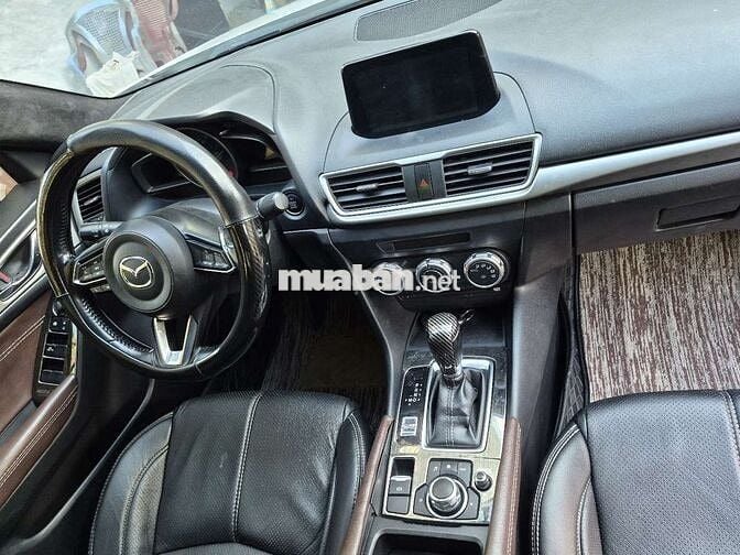 Mazda Mazda 3 Luxury Trắng Xăng 5 chỗ