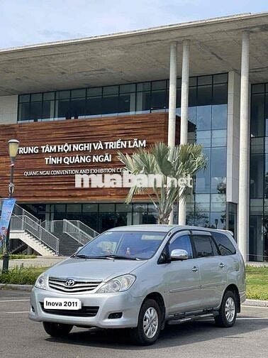Toyota Innova 2011 G Bạc