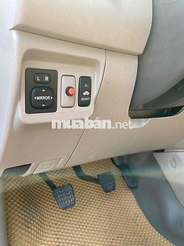Toyota Innova 2011 G Bạc