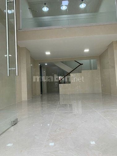 GÓC 2MT - TRẦN HƯNG ĐẠO, Q1 - GIẢM 8 TỶ (CÒN 28 TỶ) - HĐT: 72TR/THÁNG.