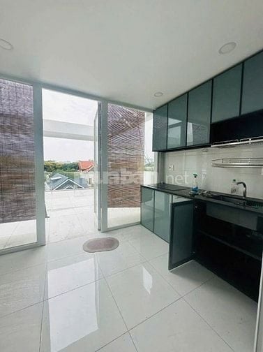 Nguyên căn ngang 6m x 16m thiết kế trống suốt