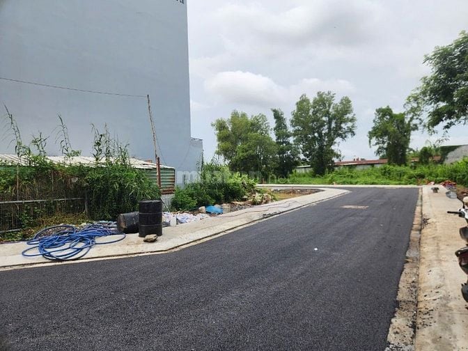 Bán đất 5x12m thổ cư đường nhựa 8m ngay Hoàng Quốc Việt quận 7