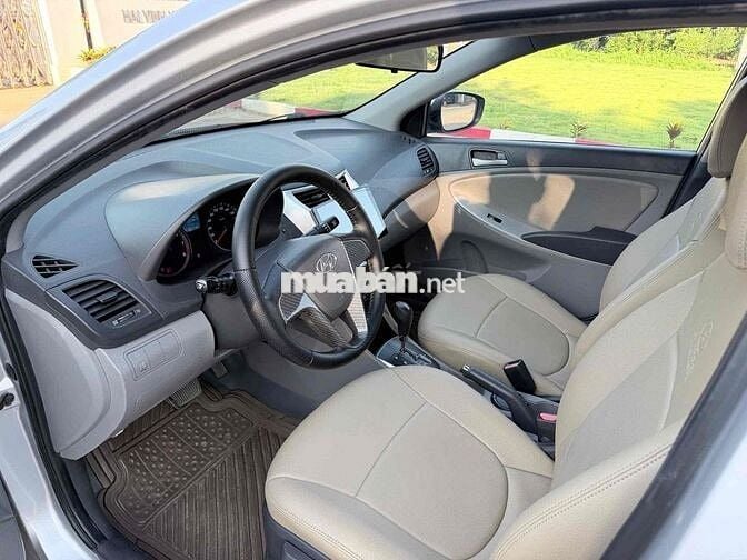 Hyundai Accent 2011 Tự động Bạc