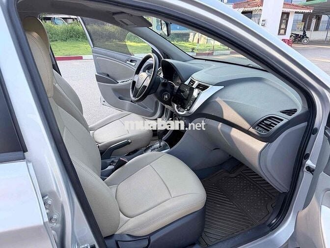 Hyundai Accent 2011 Tự động Bạc