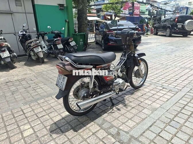 Honda Dream thái