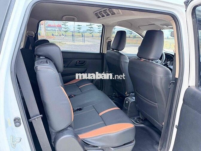 Suzuki Ertiga 2021 Trắng 7 chỗ