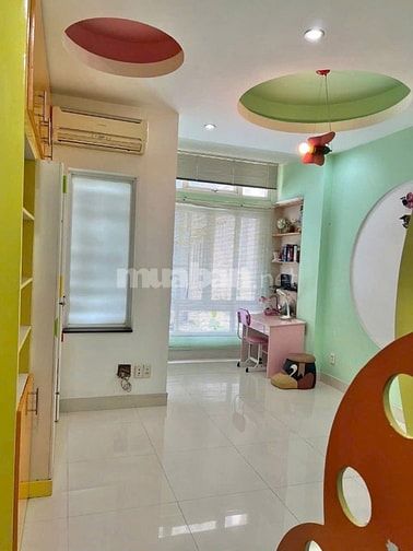 NGON NHẤT QUẬN 10, HẺM 5M Ô TÔ TỚI NHÀ DT 65M2 4 TẦNG CHỈ 13.5 TỶ