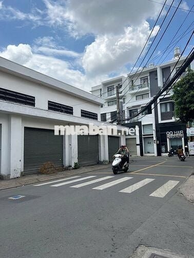 CHO THUÊ NHÀ GÓC 2 MẶT TIỀN ĐƯỜNG TRỊNH ĐÌNH TRỌNG 17,5X7,5M SUỐT