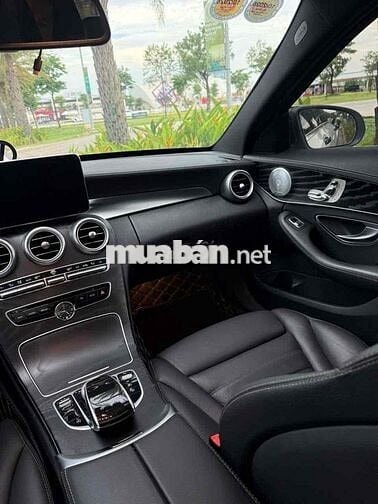 Mercedes-Benz C300 Trắng 5 chỗ