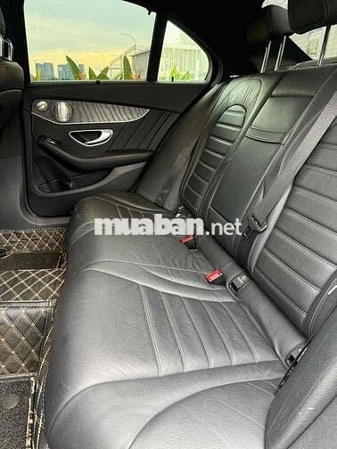 Mercedes-Benz C300 Trắng 5 chỗ