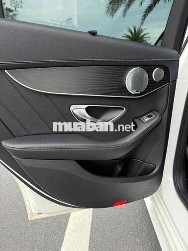 Mercedes-Benz C300 Trắng 5 chỗ