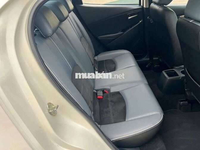 Mazda Mazda 2 Luxury 2023 Trắng Tự động 6 cấp