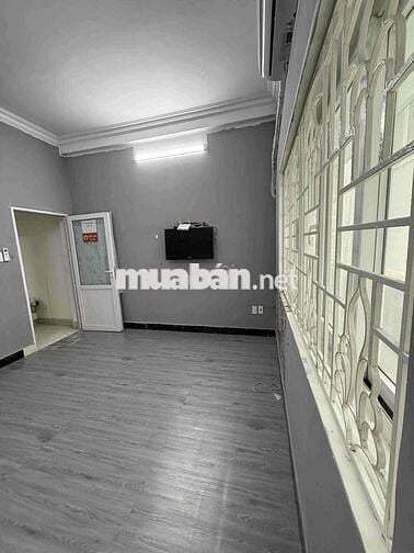 Phòng cho thuê có sẵn máy lạnh bao điện nước