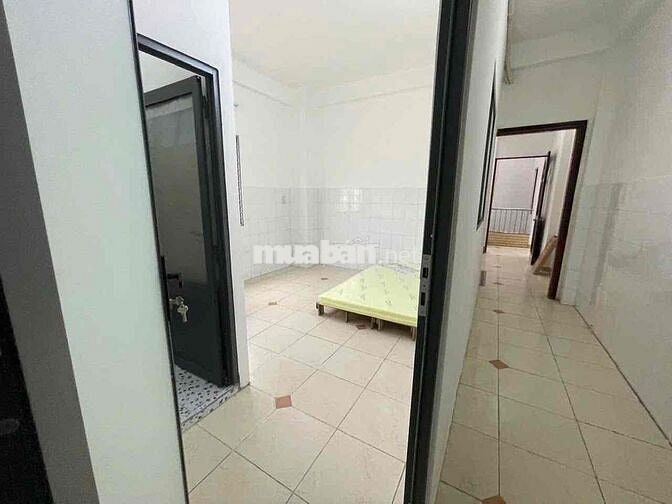 PHÒNG TRỌ giá rẻ có cửa sổ trời - sẵn máy lạnh, nệm sát Cầu Chà Và Q5