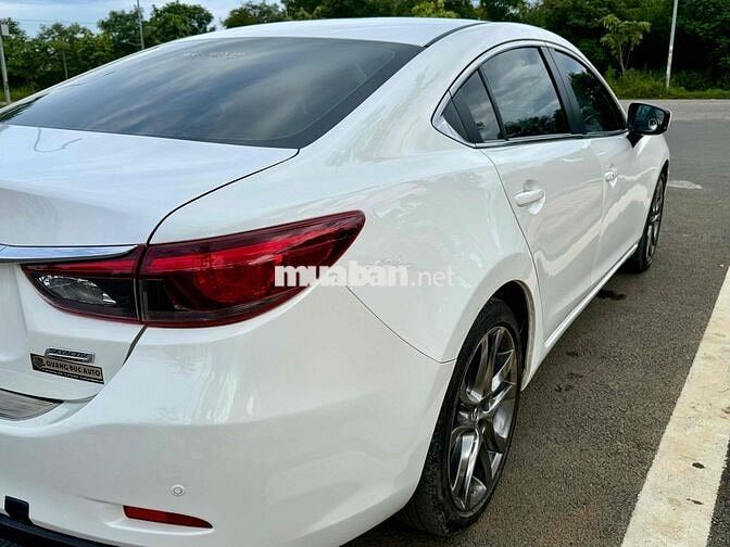 Mazda 6 2.0 Premium 2017 Trắng 10 vạn km