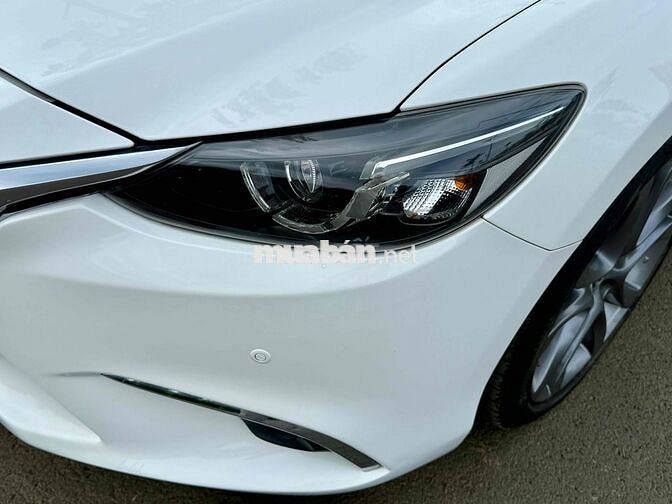 Mazda 6 2.0 Premium 2017 Trắng 10 vạn km