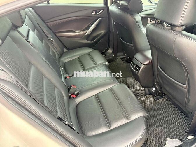 Mazda 6 2.0 Premium 2017 Trắng 10 vạn km