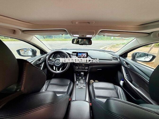 Mazda 6 2.0 Premium 2017 Trắng 10 vạn km