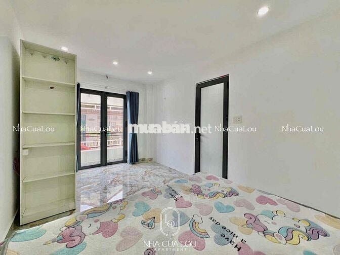 CHDV full nội thất 1pn ban công, cửa sổ nguyên lầu ngay sân bay TSN
