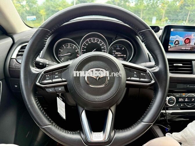 Mazda 6 2.0 Premium 2017 Trắng 10 vạn km