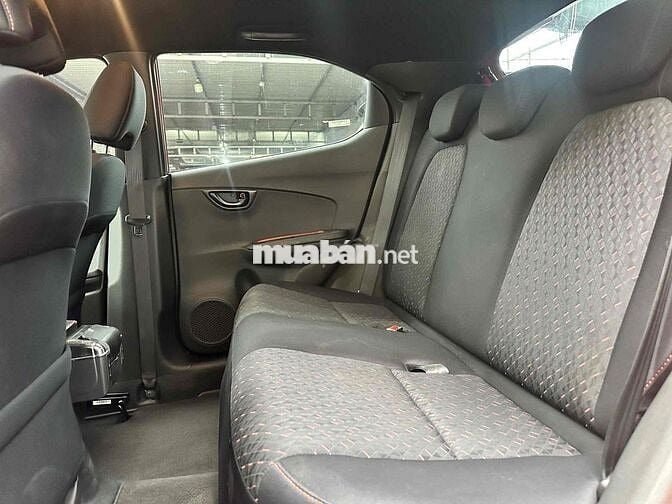 Honda Brio RS 2021 đi lướt 25.000 km một chủ đi kĩ