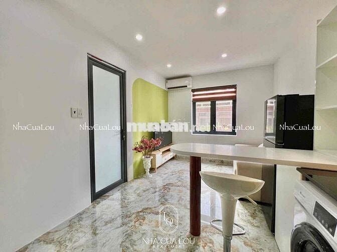 CHDV full nội thất 1pn ban công, cửa sổ nguyên lầu ngay sân bay TSN