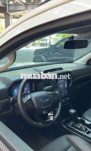 Ford Everest Ambient 2025 Trắng 22.000 KM