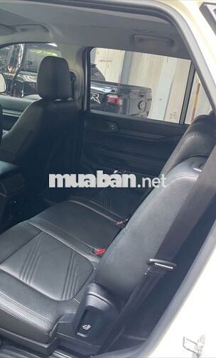 Ford Everest Ambient 2025 Trắng 22.000 KM