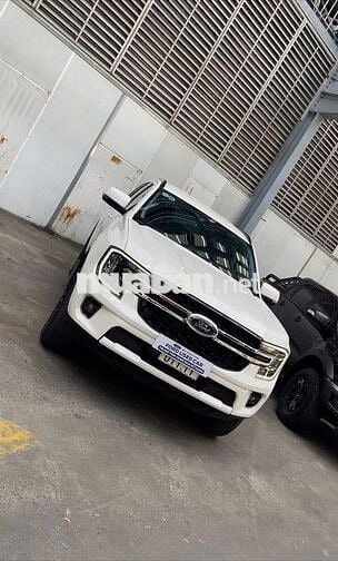 Ford Everest Ambient 2025 Trắng 22.000 KM
