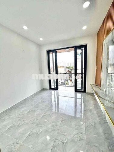NHÀ ĐẸP Q4- SÁT MẶT TIỀN- 25m2 - 3 LẦU ĐÚC- CHỈ 4 TỶ nhỉnh