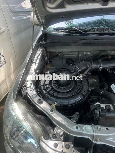 Toyota Innova G AT 2014 Tự động Bạc rin từ nắp cò