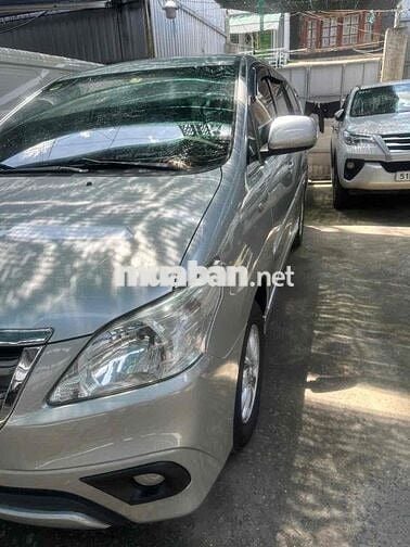 Toyota Innova G AT 2014 Tự động Bạc rin từ nắp cò