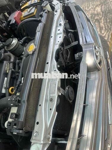 Toyota Innova G AT 2014 Tự động Bạc rin từ nắp cò