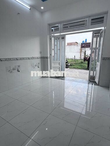 Bán nhanh căn nhà có sổ xây đúc thật 400tr 44m2 giáp Phan Văn Hớn