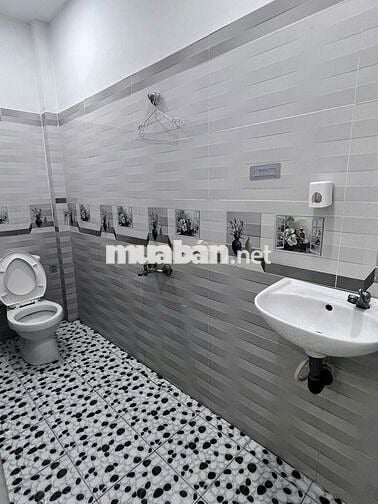 Bán nhanh căn nhà có sổ xây đúc thật 400tr 44m2 giáp Phan Văn Hớn
