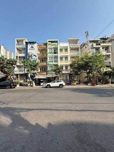 Bán nhà 5 tầng ngay mặt tiền cao lỗ Q8