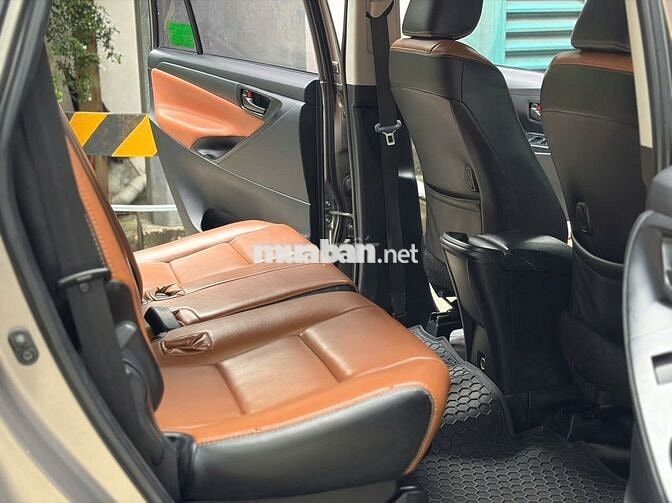 Toyota Innova 2.0E 2018 Số sàn -Giá còn bớt