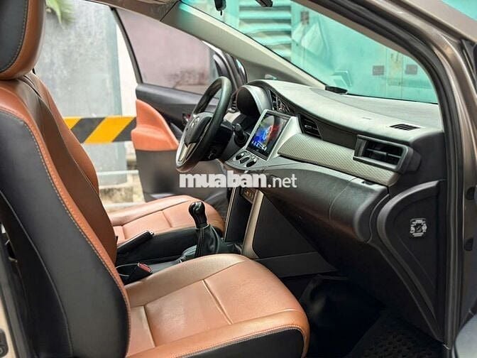 Toyota Innova 2.0E 2018 Số sàn -Giá còn bớt