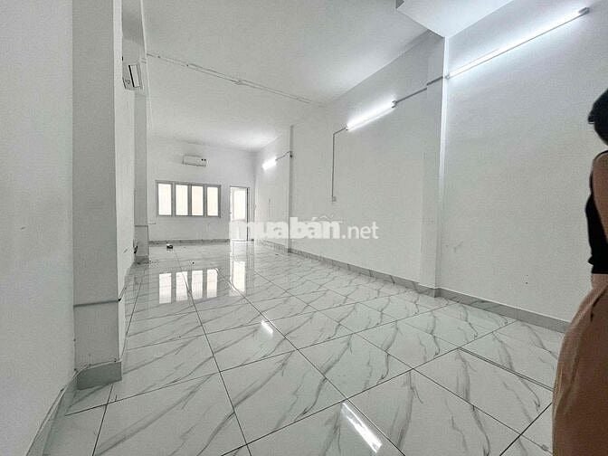 Cho Thuê MB 2 Sàn VP Kinh Doanh Hẻm XT Rộng 130m2 Ngay Cao Thắng Q3