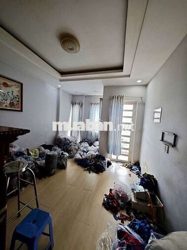 nhà cao hẻm xe ôtô có 5 phòng 6 wc sân thượng . gần chở trường học  