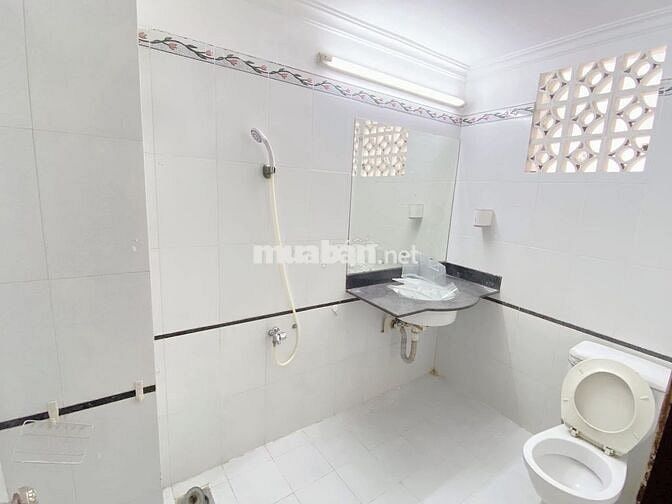 Phòng BÌNH THẠNH trước nhà là công viên, ở được 3-4 người, CHÍNH CHỦ