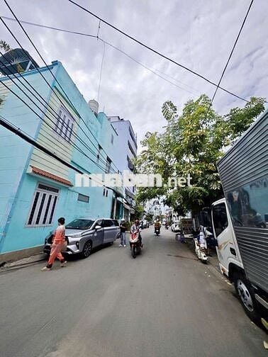 nhà cao hẻm xe ôtô có 5 phòng 6 wc sân thượng . gần chở trường học  