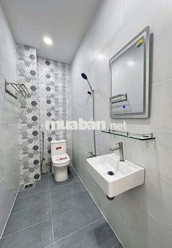 Hẻm 5m Vườn Lài, 1 Lầu 1 sân Thượng, 4 x 17,5m, 2 Phòng, 2 wc